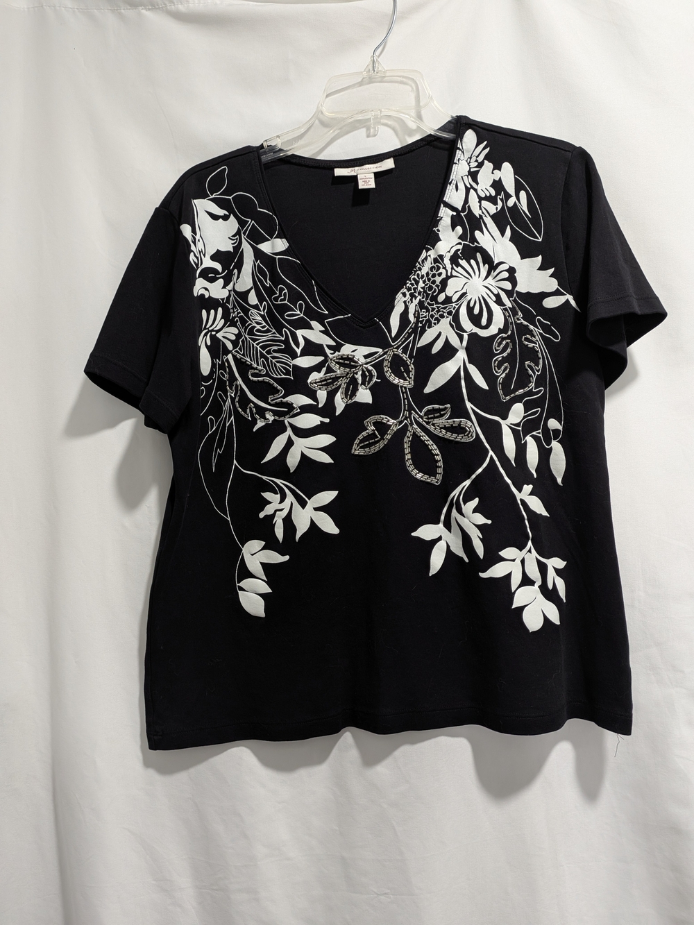 JM Collection Black V-Neck Short Sleeve Tee with White Floral Print